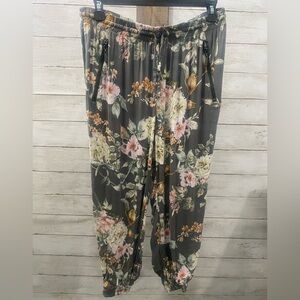 Chaser‎ Floral Women's Pants - Gray